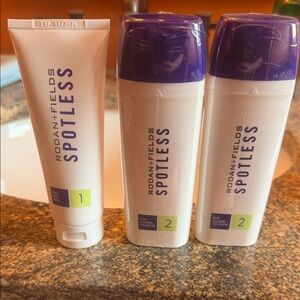 Rodan + Fields Spotless Acne Treatment Set - White and Purple